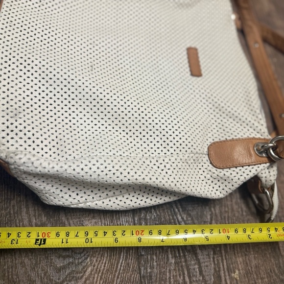 Russell & Bromley leather GUC Cream and Tan Perforated Shoulder Bag - Picture 4 of 12